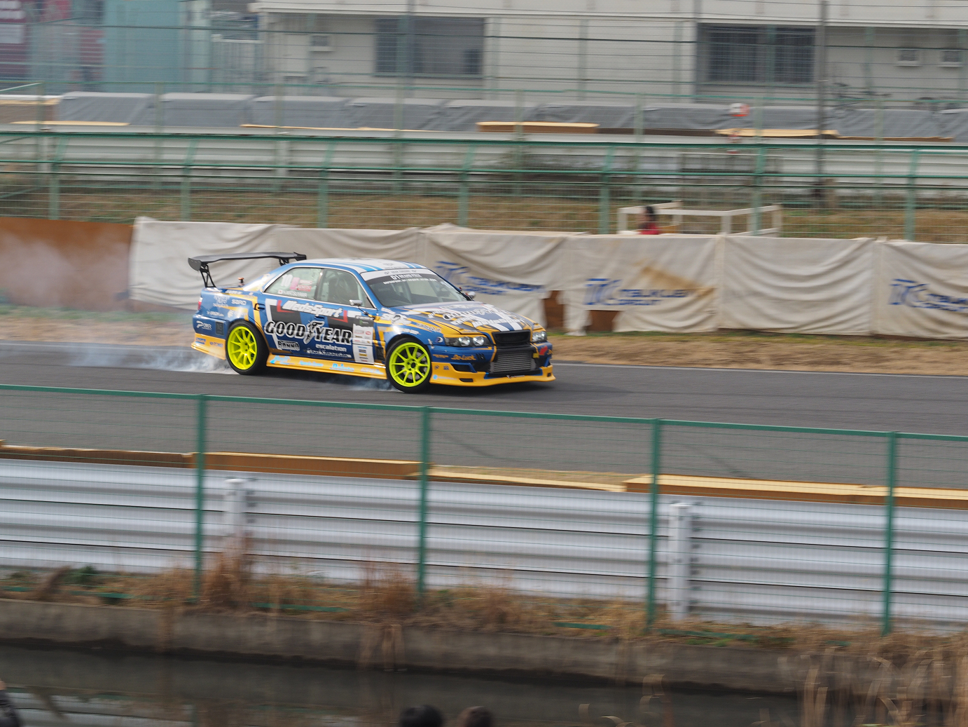 PC043006.jpg