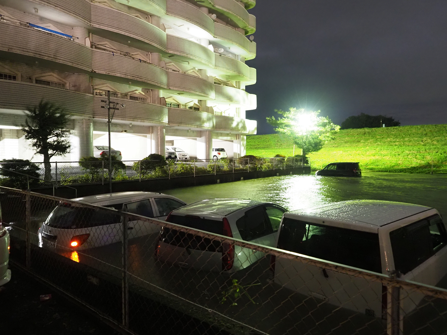 PA1213740075.jpg