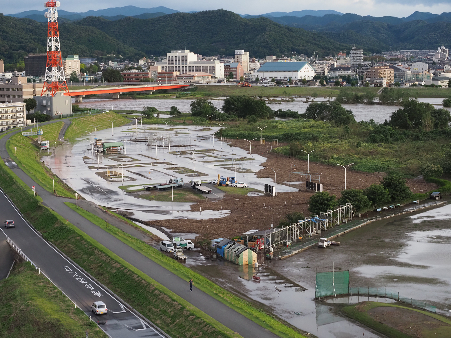 PA1213740127.jpg
