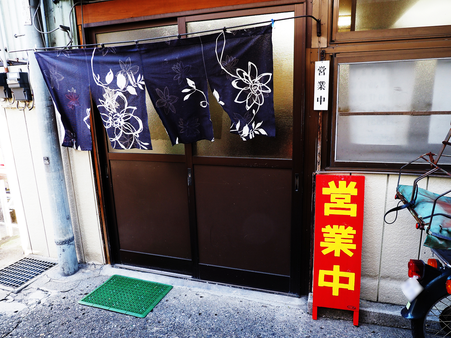 PB141098.jpg